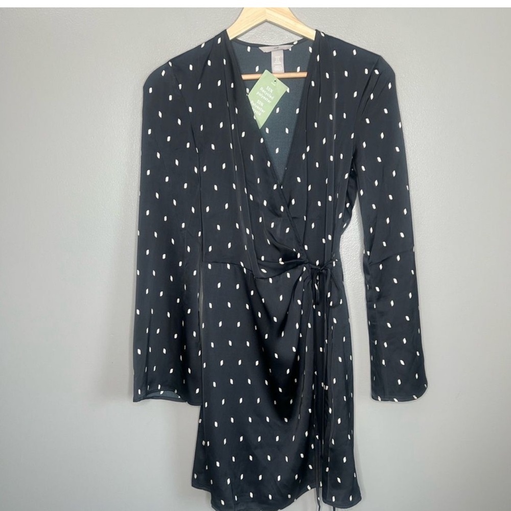 H & M printed long sleeve wrap dress size medium NWT